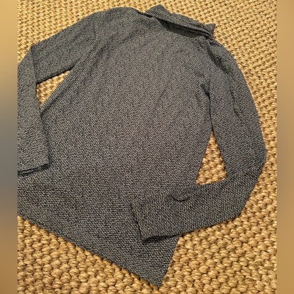Athleta Flurry Peak Turtleneck Women’s Size M Blue Black Long Sleeve Thumb Hole - Picture 3 of 5